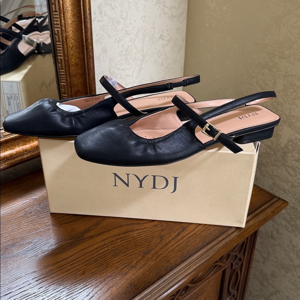 NYDJ Black faux leather Skylie Slingback Pointed-Toe Flats. Size 11.